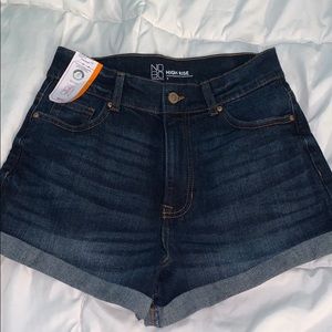No Boundaries high waisted jean shorts